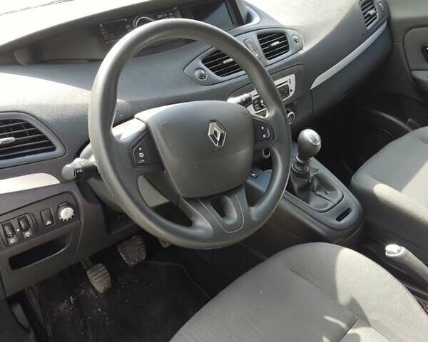 Білий Рено Сценік, об'ємом двигуна 1.6 л та пробігом 210 тис. км за 8600 $, фото 48 на Automoto.ua