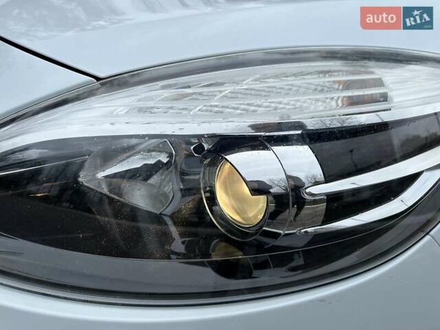 Белый Рено Сценик, объемом двигателя 1.5 л и пробегом 207 тыс. км за 7500 $, фото 4 на Automoto.ua