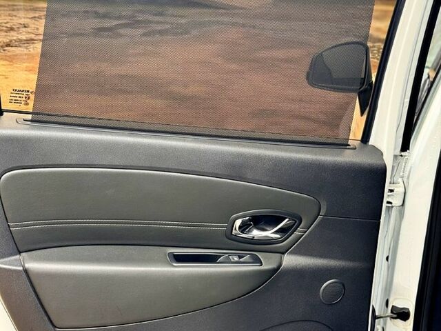 Белый Рено Сценик, объемом двигателя 1.5 л и пробегом 192 тыс. км за 8500 $, фото 11 на Automoto.ua