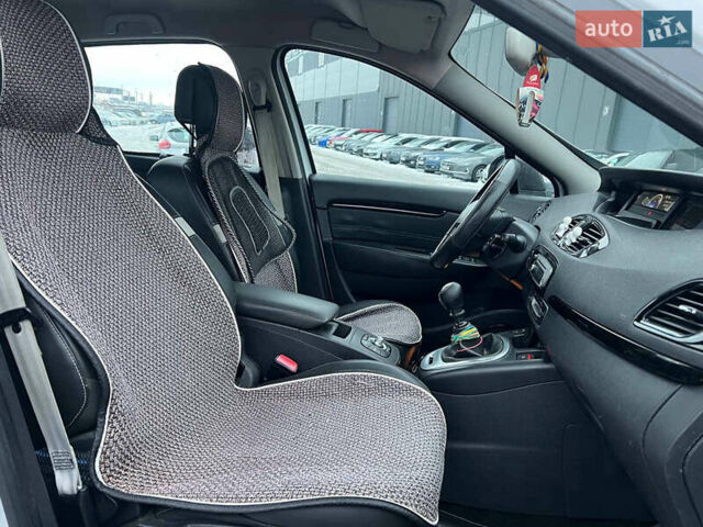 Белый Рено Сценик, объемом двигателя 1.6 л и пробегом 279 тыс. км за 8790 $, фото 37 на Automoto.ua