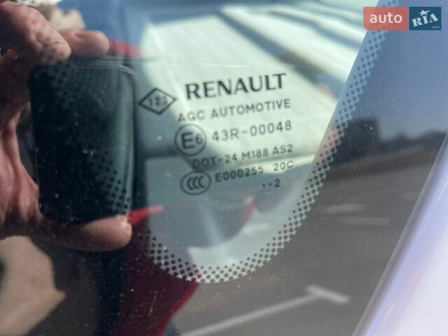 Белый Рено Сценик, объемом двигателя 1.5 л и пробегом 198 тыс. км за 9999 $, фото 35 на Automoto.ua