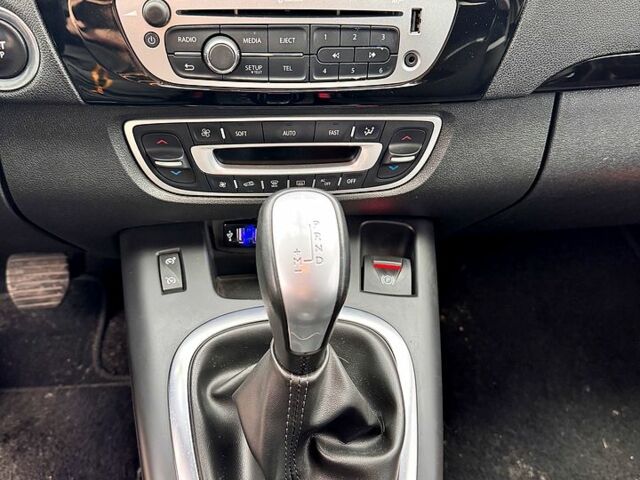 Белый Рено Сценик, объемом двигателя 1.5 л и пробегом 192 тыс. км за 8500 $, фото 7 на Automoto.ua