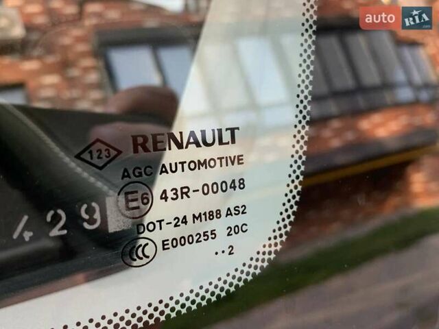 Белый Рено Сценик, объемом двигателя 1.6 л и пробегом 248 тыс. км за 8800 $, фото 60 на Automoto.ua