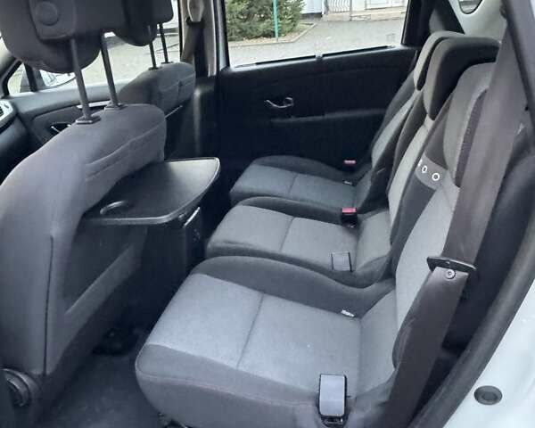 Рено Сценик 2012 в Радивилове на Automoto.ua Белый Рено Сценик, объемом двигателя 1.5 л и пробегом 205 тыс. км за 7800 $, фото 22 на Automoto.ua