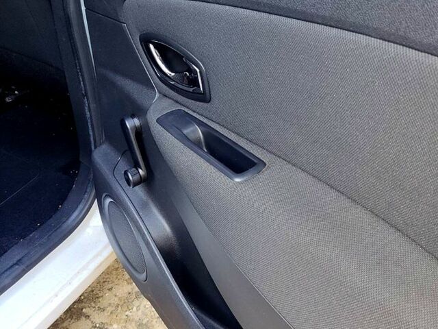 Белый Рено Сценик, объемом двигателя 1.6 л и пробегом 210 тыс. км за 8500 $, фото 7 на Automoto.ua