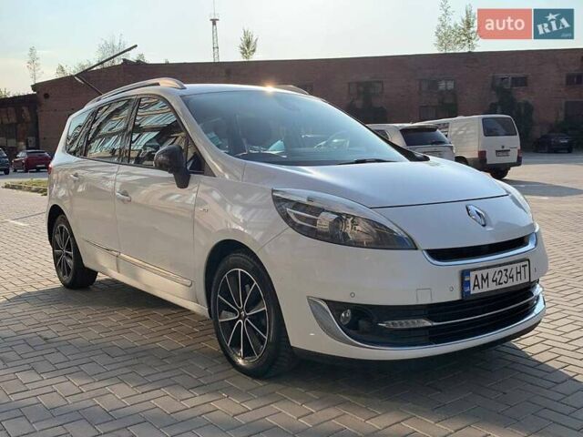 Белый Рено Сценик, объемом двигателя 1.6 л и пробегом 248 тыс. км за 8800 $, фото 55 на Automoto.ua