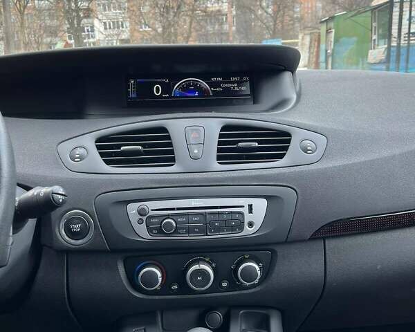 Белый Рено Сценик, объемом двигателя 1.5 л и пробегом 220 тыс. км за 8200 $, фото 4 на Automoto.ua