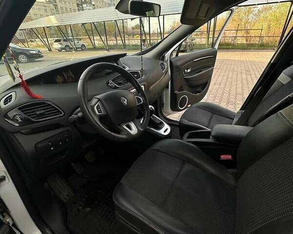 Білий Рено Сценік, об'ємом двигуна 1.6 л та пробігом 254 тис. км за 8300 $, фото 29 на Automoto.ua