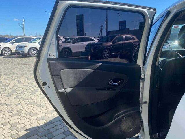 Белый Рено Сценик, объемом двигателя 1.6 л и пробегом 215 тыс. км за 7600 $, фото 18 на Automoto.ua