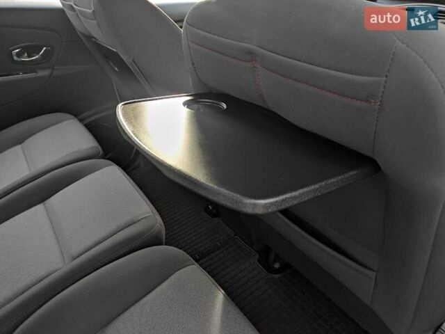 Білий Рено Сценік, об'ємом двигуна 1.46 л та пробігом 236 тис. км за 6999 $, фото 39 на Automoto.ua