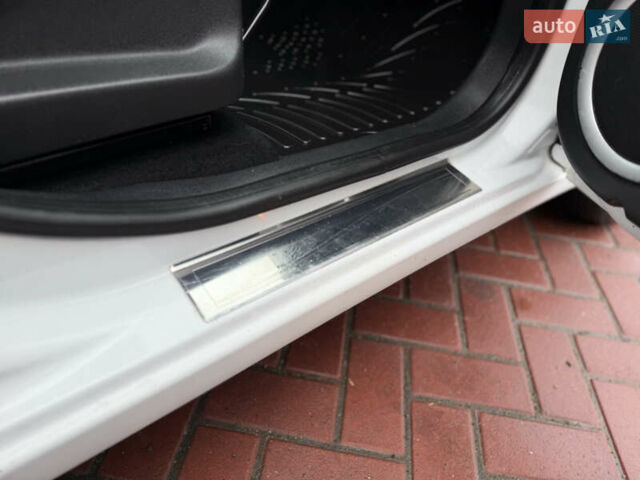 Белый Рено Сценик, объемом двигателя 1.6 л и пробегом 260 тыс. км за 7950 $, фото 54 на Automoto.ua