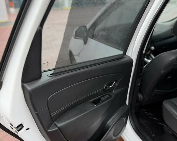 Белый Рено Сценик, объемом двигателя 1.6 л и пробегом 260 тыс. км за 7950 $, фото 37 на Automoto.ua