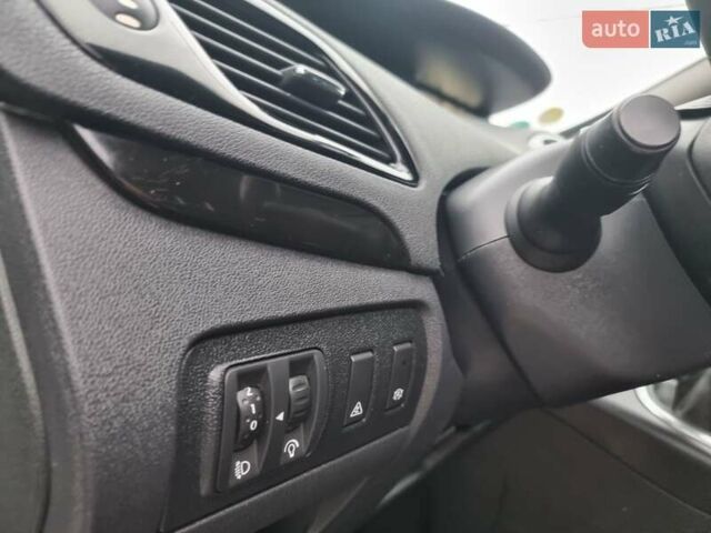 Белый Рено Сценик, объемом двигателя 1.5 л и пробегом 223 тыс. км за 8400 $, фото 42 на Automoto.ua