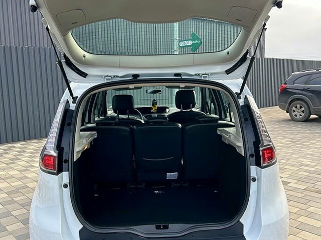 Белый Рено Сценик, объемом двигателя 1.5 л и пробегом 148 тыс. км за 8500 $, фото 12 на Automoto.ua