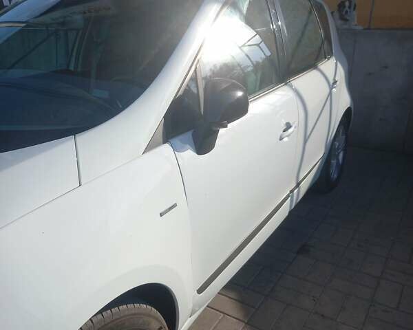 Белый Рено Сценик, объемом двигателя 1.6 л и пробегом 205 тыс. км за 9800 $, фото 2 на Automoto.ua