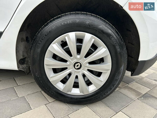 Белый Рено Сценик, объемом двигателя 1.5 л и пробегом 148 тыс. км за 8400 $, фото 38 на Automoto.ua