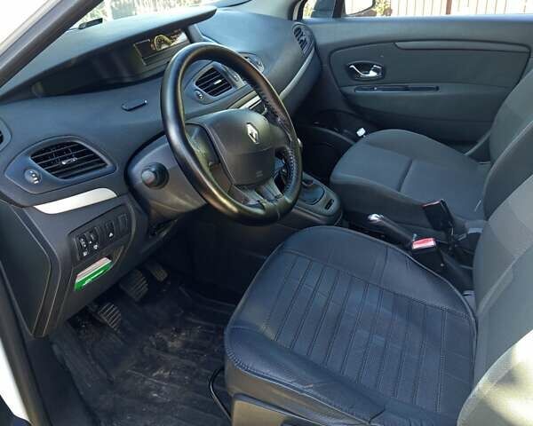 Білий Рено Сценік, об'ємом двигуна 1.6 л та пробігом 330 тис. км за 8000 $, фото 5 на Automoto.ua