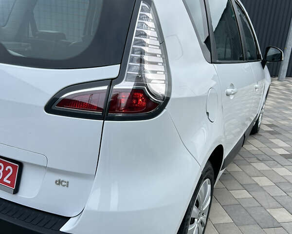 Белый Рено Сценик, объемом двигателя 1.5 л и пробегом 148 тыс. км за 8400 $, фото 120 на Automoto.ua