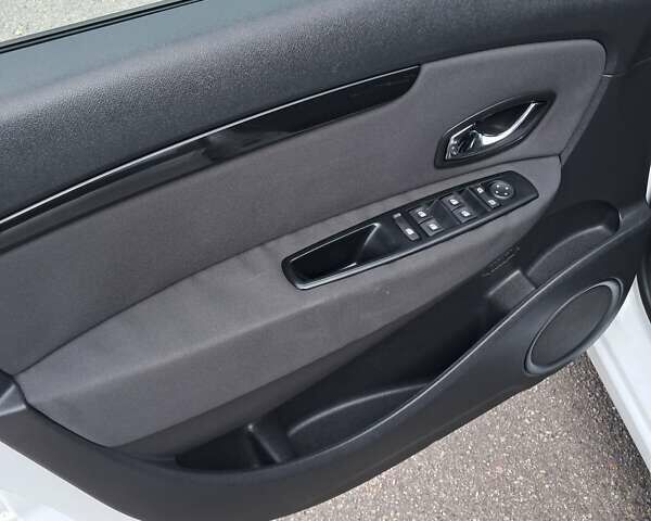 Білий Рено Сценік, об'ємом двигуна 1.46 л та пробігом 248 тис. км за 8900 $, фото 8 на Automoto.ua
