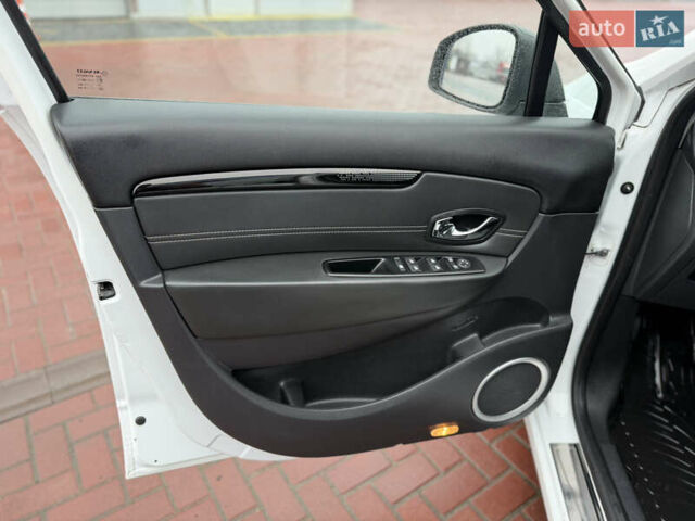 Белый Рено Сценик, объемом двигателя 1.6 л и пробегом 260 тыс. км за 7950 $, фото 23 на Automoto.ua