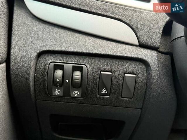 Белый Рено Сценик, объемом двигателя 1.46 л и пробегом 235 тыс. км за 8790 $, фото 16 на Automoto.ua