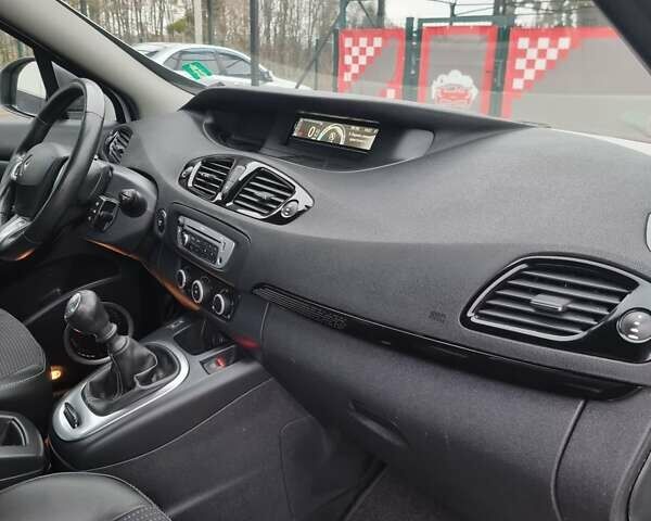 Белый Рено Сценик, объемом двигателя 1.5 л и пробегом 223 тыс. км за 8400 $, фото 36 на Automoto.ua