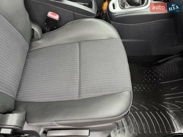 Белый Рено Сценик, объемом двигателя 1.6 л и пробегом 260 тыс. км за 7950 $, фото 55 на Automoto.ua