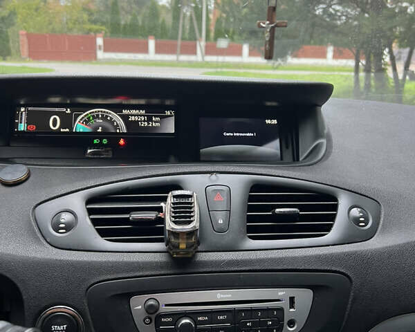 Белый Рено Сценик, объемом двигателя 1.46 л и пробегом 289 тыс. км за 6300 $, фото 8 на Automoto.ua