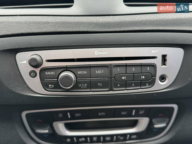 Білий Рено Сценік, об'ємом двигуна 1.46 л та пробігом 210 тис. км за 9299 $, фото 19 на Automoto.ua
