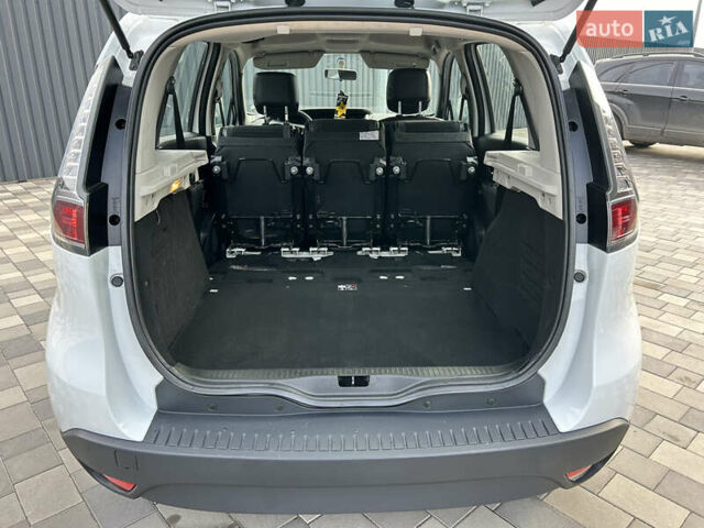 Белый Рено Сценик, объемом двигателя 1.5 л и пробегом 148 тыс. км за 8400 $, фото 57 на Automoto.ua