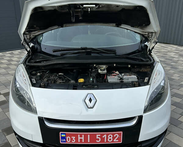 Белый Рено Сценик, объемом двигателя 1.5 л и пробегом 148 тыс. км за 8400 $, фото 95 на Automoto.ua