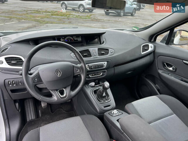 Белый Рено Сценик, объемом двигателя 1.46 л и пробегом 190 тыс. км за 9750 $, фото 29 на Automoto.ua