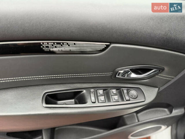 Белый Рено Сценик, объемом двигателя 1.6 л и пробегом 260 тыс. км за 7950 $, фото 24 на Automoto.ua