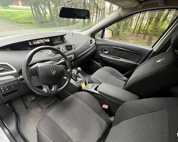 Белый Рено Сценик, объемом двигателя 1.46 л и пробегом 289 тыс. км за 6300 $, фото 11 на Automoto.ua