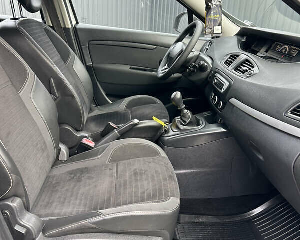 Белый Рено Сценик, объемом двигателя 1.5 л и пробегом 148 тыс. км за 8400 $, фото 127 на Automoto.ua