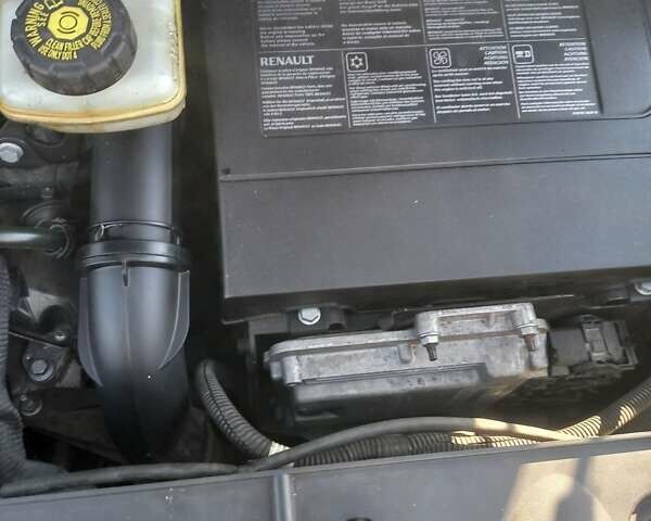 Белый Рено Сценик, объемом двигателя 1.6 л и пробегом 205 тыс. км за 9800 $, фото 6 на Automoto.ua