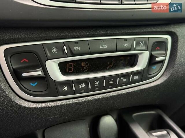 Белый Рено Сценик, объемом двигателя 1.46 л и пробегом 235 тыс. км за 8790 $, фото 25 на Automoto.ua