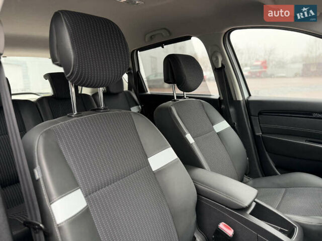 Белый Рено Сценик, объемом двигателя 1.6 л и пробегом 260 тыс. км за 7950 $, фото 56 на Automoto.ua