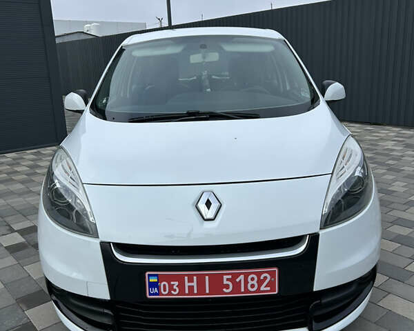 Белый Рено Сценик, объемом двигателя 1.5 л и пробегом 148 тыс. км за 8400 $, фото 116 на Automoto.ua