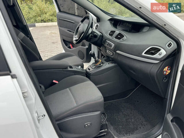 Білий Рено Сценік, об'ємом двигуна 1.46 л та пробігом 210 тис. км за 9299 $, фото 10 на Automoto.ua