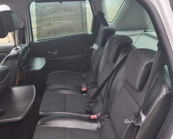 Белый Рено Сценик, объемом двигателя 1.5 л и пробегом 223 тыс. км за 8400 $, фото 31 на Automoto.ua