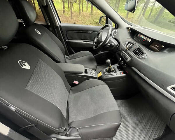 Белый Рено Сценик, объемом двигателя 1.46 л и пробегом 289 тыс. км за 6300 $, фото 14 на Automoto.ua