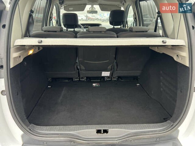 Белый Рено Сценик, объемом двигателя 1.46 л и пробегом 190 тыс. км за 9750 $, фото 30 на Automoto.ua