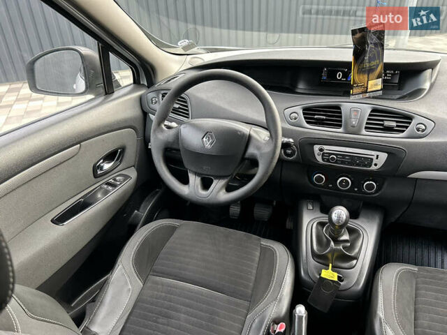 Белый Рено Сценик, объемом двигателя 1.5 л и пробегом 148 тыс. км за 8400 $, фото 15 на Automoto.ua