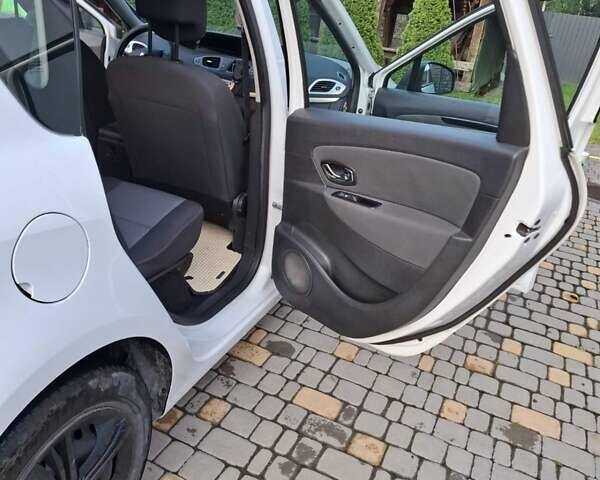 Білий Рено Сценік, об'ємом двигуна 1.46 л та пробігом 266 тис. км за 7500 $, фото 9 на Automoto.ua