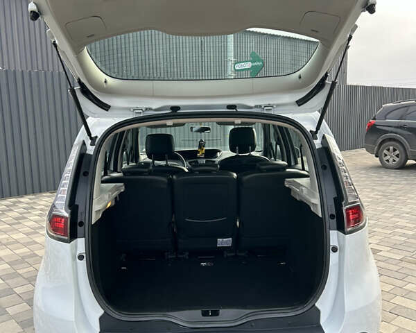 Белый Рено Сценик, объемом двигателя 1.5 л и пробегом 148 тыс. км за 8400 $, фото 46 на Automoto.ua