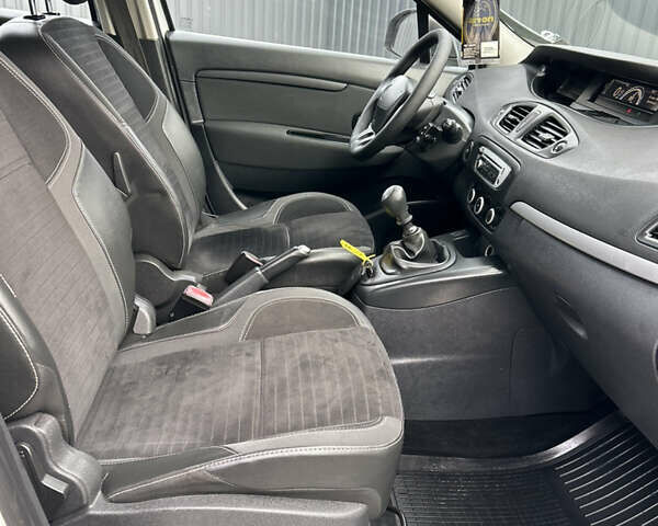 Белый Рено Сценик, объемом двигателя 1.5 л и пробегом 148 тыс. км за 8400 $, фото 83 на Automoto.ua