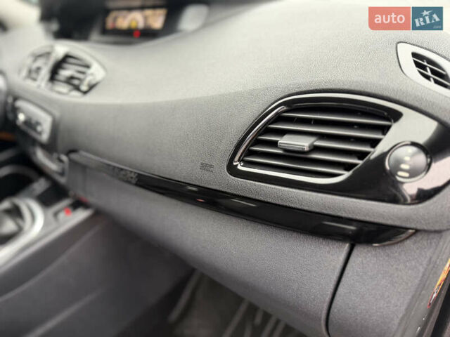 Белый Рено Сценик, объемом двигателя 1.6 л и пробегом 260 тыс. км за 7950 $, фото 57 на Automoto.ua