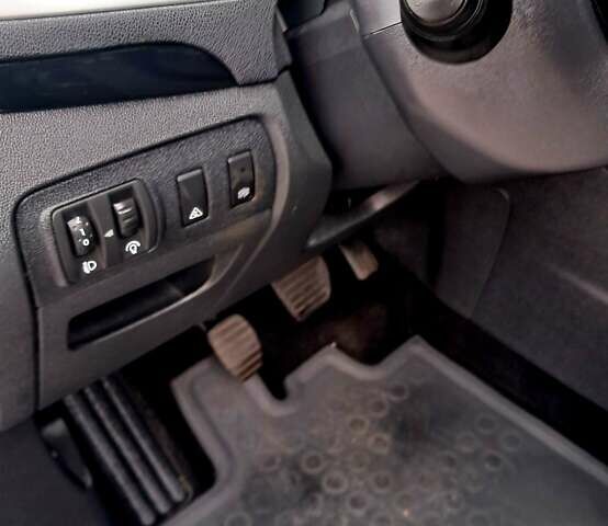 Білий Рено Сценік, об'ємом двигуна 1.46 л та пробігом 248 тис. км за 8900 $, фото 26 на Automoto.ua