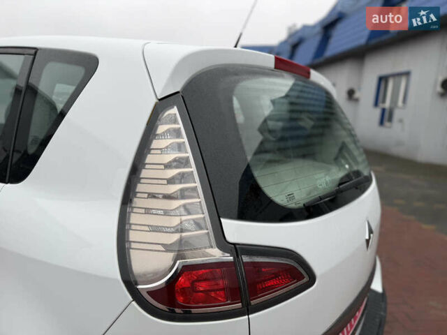 Белый Рено Сценик, объемом двигателя 1.6 л и пробегом 260 тыс. км за 7950 $, фото 20 на Automoto.ua